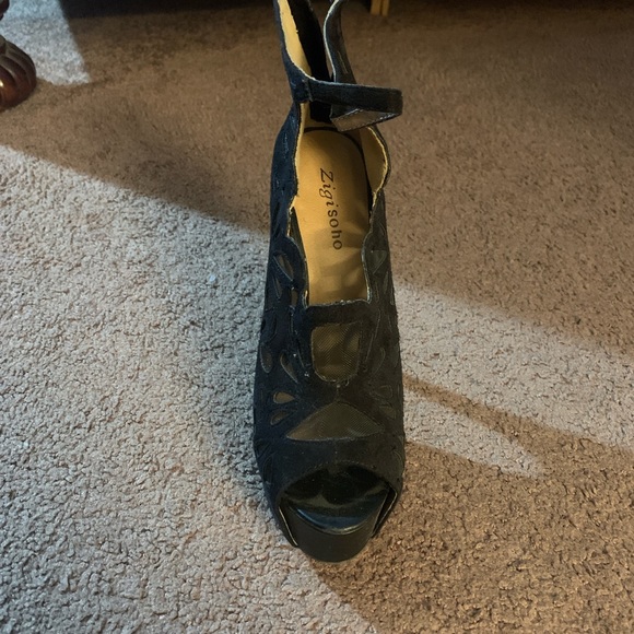 Black High Heels - Picture 2 of 4